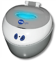 Denture bath with UV light and antibacterial properties