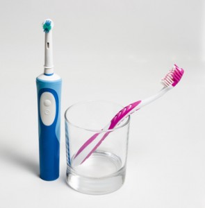 difference bewtween electric and reular toothbrush